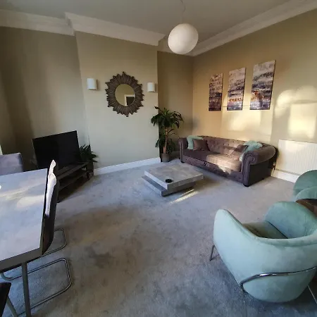 Executive In Clifton *